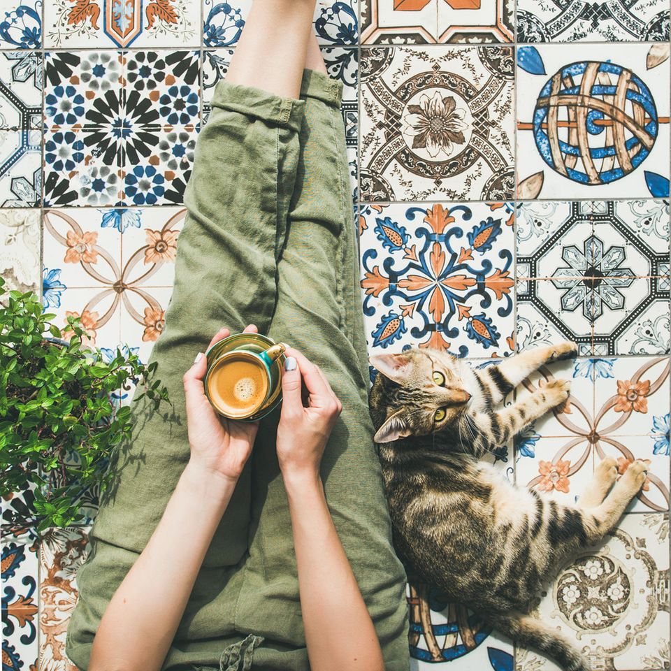 Balkon-Trends: Frau auf dem Balkon