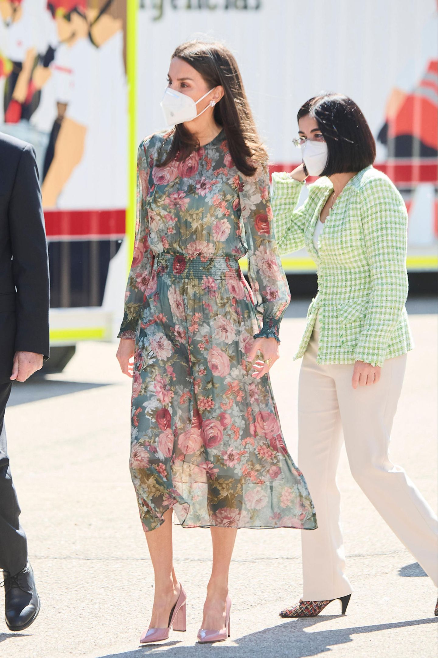 Dass Königin Letizia zu einer der stilsichersten Royals gehört, ist kein Geheimnis, dass sie aber auch super nachhaltig bei ihrer Garderobe ist, beweist sie wieder einmal beim Gedenken am Weltrotkreuz- und Rothalbmondtag in Madrid. Ihr Schnäppchenkleid von Zara ist nämlich kein Unbekanntes ...