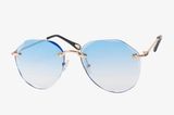 Pilotenbrille trifft auf Diva-Modell – eine Kombination, die sich sowohl sportlich als auch elegant stylen lässt und somit ganz oben auf unsere Favoritenliste wandert. Von Stylebreaker, über zalando.de, kostet ca. 22 Euro. 