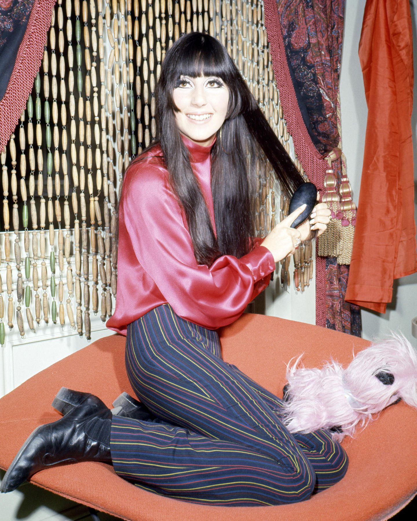 Star-Geburtstag: Cher bürstet ihre Haare