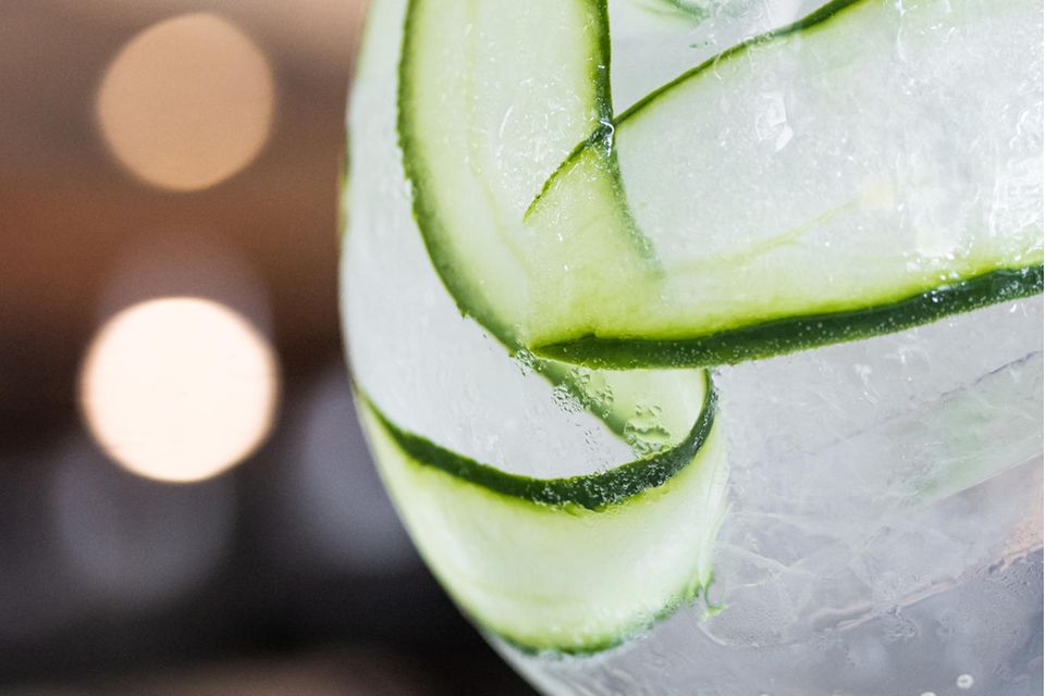 Weincocktails: Weißweinschorle mit Gurke Weincocktails: Weißweinschorle mit Gurke
