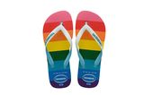 Der Sommer steht so langsam vor der Tür, da darf natürlich auch das passende Schuhwerk nicht fehlen. Die farbenfrohen Flip-Flops von Havaianas machen nicht nur gute Laune, sieben Prozent des Umsatzes werden an Organisationen gespendet, die sich für die LGBTIQ+-Community einsetzen. Flip-Flops von Havaianas, ca. 26 Euro.