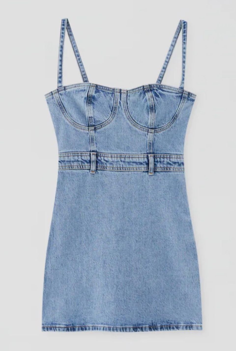 Jeans-Liebhaber aufgepasst: Auch als Kleid ist dieser Stoff super für den Sommer geeignet (vor allem wenn er aus Biobaumwolle besteht). Von Pull&Bear, kostet ca. 35 Euro.