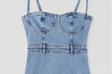 Jeans-Liebhaber aufgepasst: Auch als Kleid ist dieser Stoff super für den Sommer geeignet (vor allem wenn er aus Biobaumwolle besteht). Von Pull&Bear, kostet ca. 35 Euro.