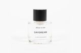 Düfte sind individuell und nicht vom jeweiligen Geschlecht abhängig, findet auch das Team von all my scents und produziert genderneutrale Düfte. Das Parfum Daydream passt mit seinen frischen Noten perfekt in den Juni. Parfum von all my scents, ca. 80 Euro. 