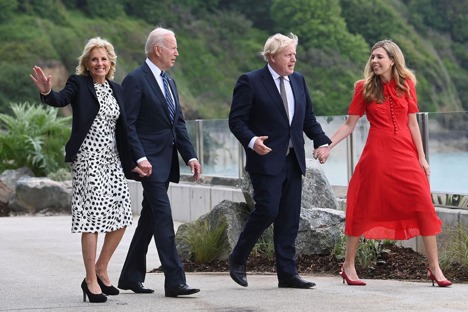 Jill und Joe Biden treffen sich mit Boris Johnson und seiner Frau Carrie. 