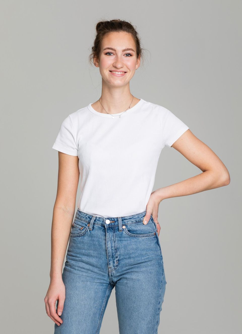 Vorher Sommerlooks: Leo in weißen T-shirt und jeans