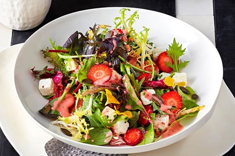 Wildkräutersalat mit Limetten-Feta