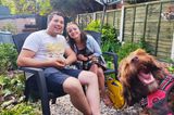 Comedy Pet Photo Award 2021: lachender Hund mit Familie
