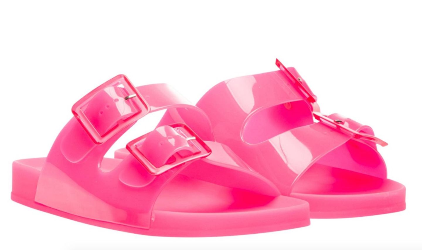 Nicht zu übersehen ist auch dieses Modell mit verstellbaren Schnallen in Pink. Aus Gummi sind die Schuhe super praktisch und schnell zu säubern. Von Sigrun Wöhr, kostet ca. 44 Euro. 