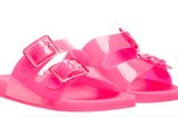 Nicht zu übersehen ist auch dieses Modell mit verstellbaren Schnallen in Pink. Aus Gummi sind die Schuhe super praktisch und schnell zu säubern. Von Sigrun Wöhr, kostet ca. 44 Euro. 