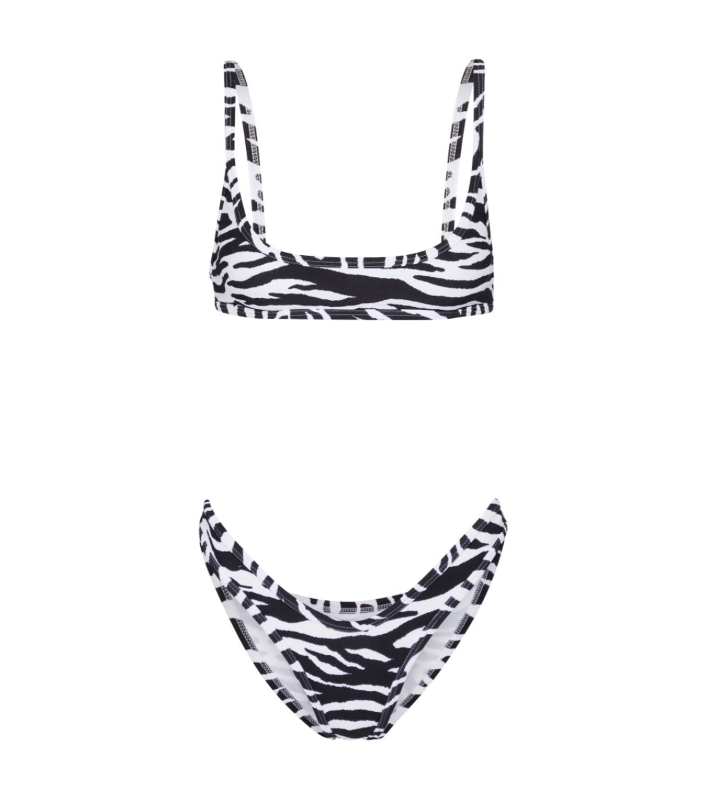 Ein It-Piece am Strand ist der Bikini mit Zebra-Print von The Attico. Der hohe Bündchen-Schnitt zaubert Endlos-Beine und das knapp geschnittene Bikini-Oberteil ist ideal zum Sonnenbaden. Von The Attico, kostet ca. 290 Euro. 