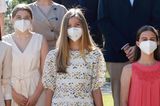 In diesem 50-Euro-Kleid des spanischen Labels POÈTE zeigt sich Prinzessin Sofia bei einem öffentlichen Termin in Spanien. Mit Ballerinas in einem Cremeton ist das ein richtig schöner Sommerlook!