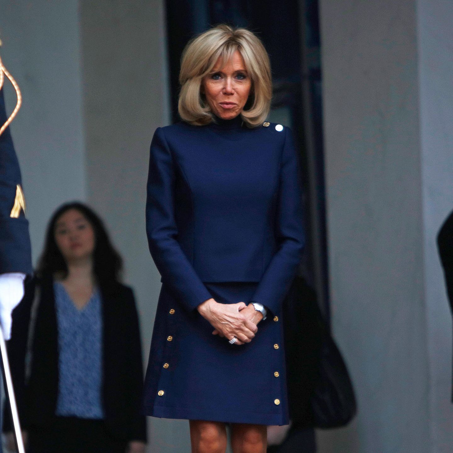 Elegante Retro-Looks mit maritimem Anklang stehen Frankreichs First Lady ausgezeichnet.