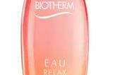 Das Körperspray von Biotherm zählt zu den Klassikern unter den Body Mists und gehört in der fruchtig duftenden Variante "Eau Relax" ganz klar in jede Beach Bag. Um 24 Euro.