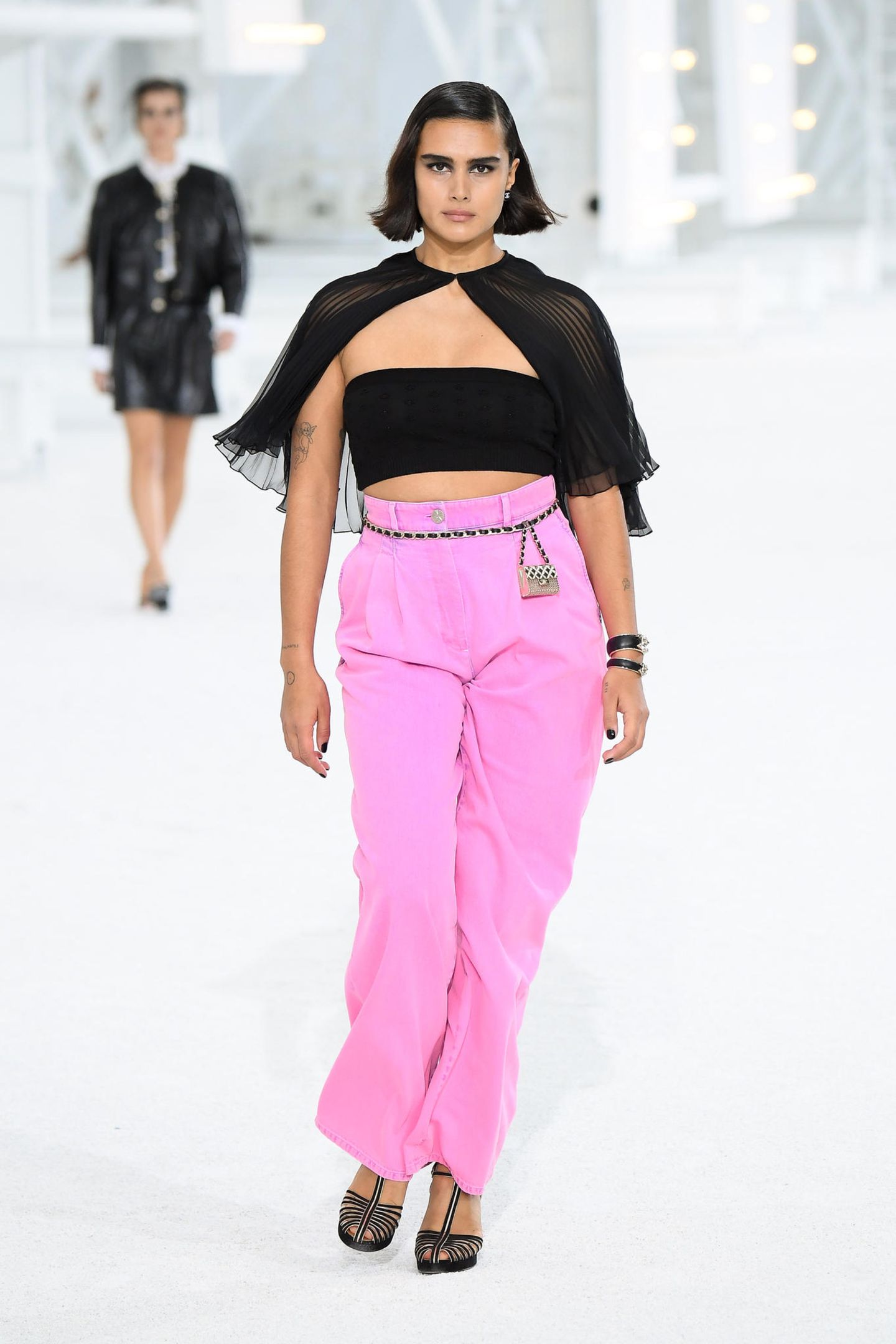 Model Jill Kortleve präsentiert auf dem Laufsteg die neueste Spring/Sommermode von Chanel anlässlich der Paris Fashion Week.