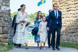 Zum Geburtstag der Kronprinzessin Victoria hat sich die royale Familie farblich abgestimmt - auch ihre Schwägerin Prinzessin Sofia von Schweden trägt ein blau-weißes Kleid in floralem Muster.