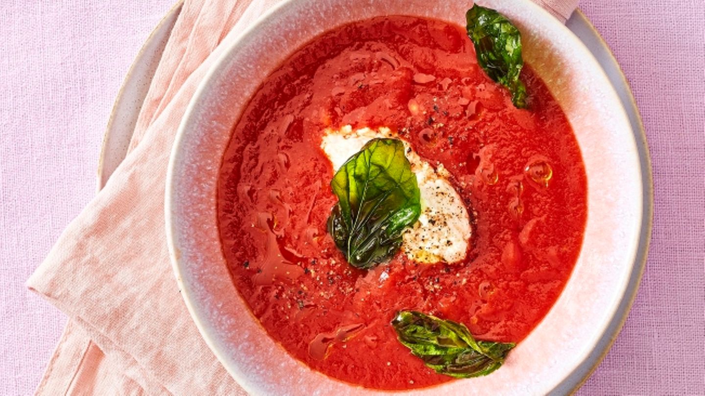 Tomatensuppe mit Ricotta | BRIGITTE.de Tomatensuppe mit Ricotta | BRIGITTE.de