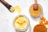 Naturkosmetik selber machen: Kurkuma, Joghurt und Honig
