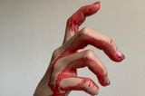 How we bleed: Hand mit Blut