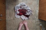 How we bleed: Blut in Kleidungsstück