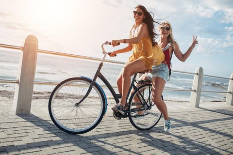 Wie Corona uns an die schönen Dinge des Lebens erinnert: Mädchen mit Fahrrad