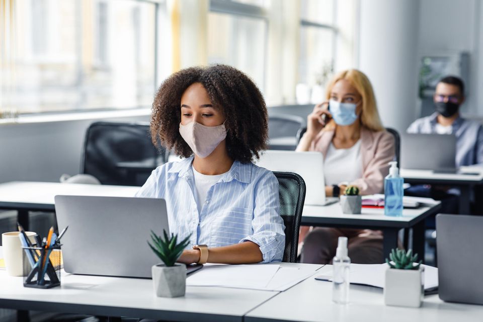 Im Büro muss aktuell niemand den Impfstatus offen legen.