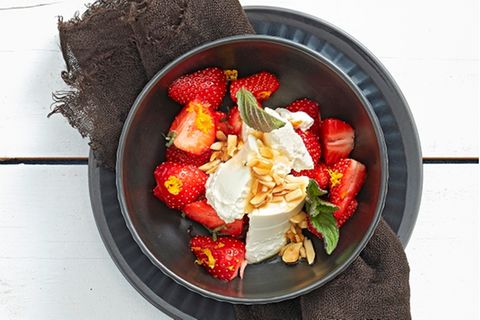 Erdbeeren mit Ricotta und Honig
