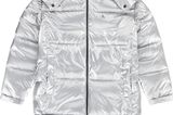 Mit diesem Mantel in Silber geht ihr garantiert im tristen Herbstwetter nicht unter. Von Calvin Klein, etwa 300 Euro.