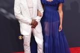 Leslie Odom Jr. und Nicolette Robinson sind eines der schönsten Paare auf dem roten Teppich. Beide tragen Dolce & Gabbana.
