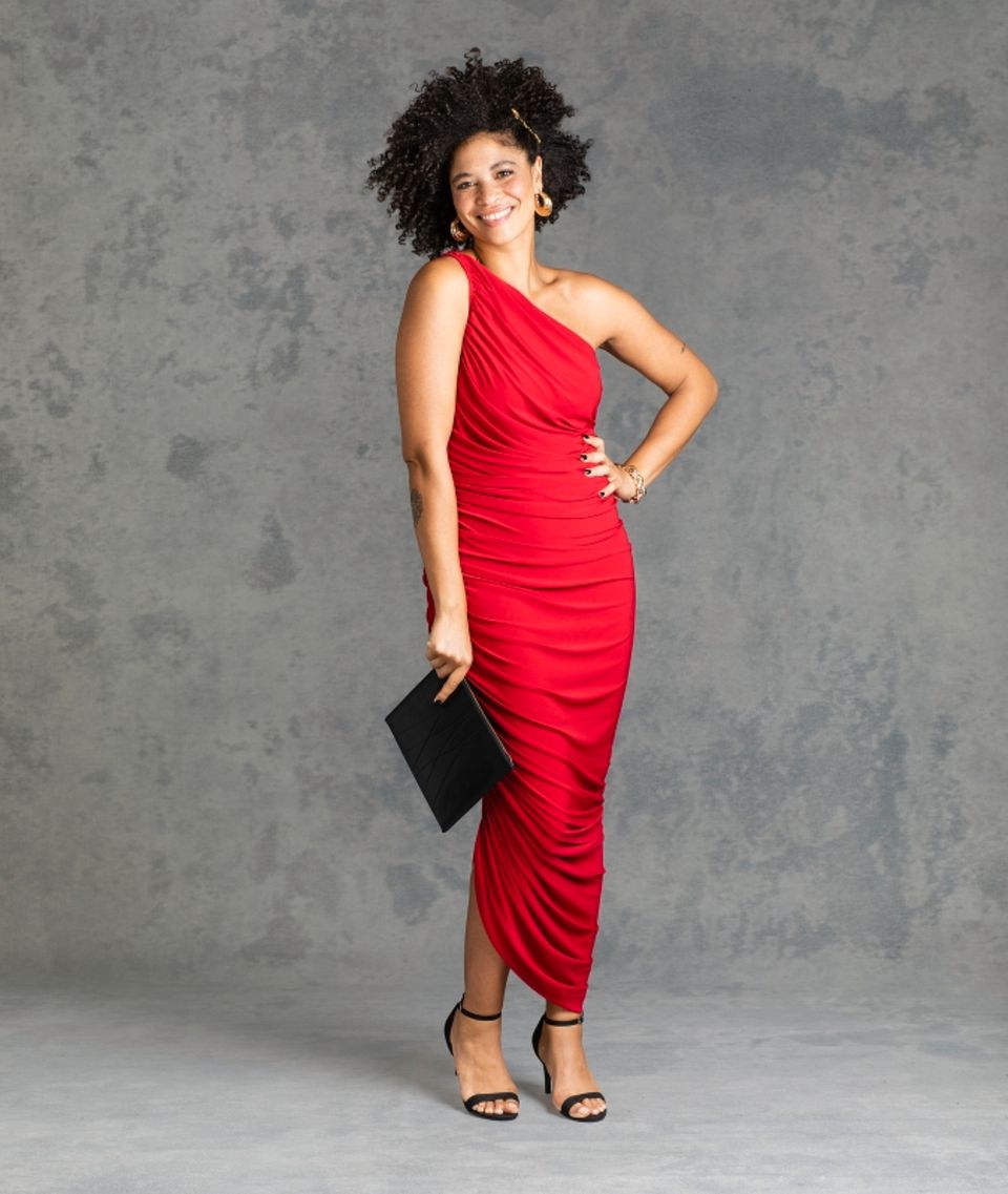 Guido geht das so: Lisa in rotem Kleid Guido geht das so: Lisa in rotem Kleid