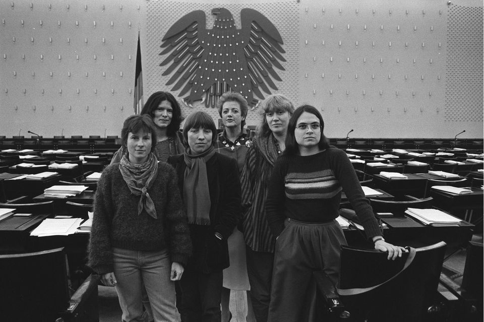 Fraktionssprecherinnen der Grünen im Bundestag: Heidemarie Dann (v.l), Annemarie Borgmann, Antje Vollmer, Erika Hickel, Waltraud Schoppe und Christa Nickels im Bundestag in Bonn.