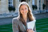 Prinzessin Elisabeth von Belgien studiert seit kurzem am Lincoln College der Oxford Universität, und ihren Studentinnen-Style scheint sie schon gefunden zu haben. Mit kariertem Blazer zur hellen Jeans gibt sie sich ganz bodenständig.