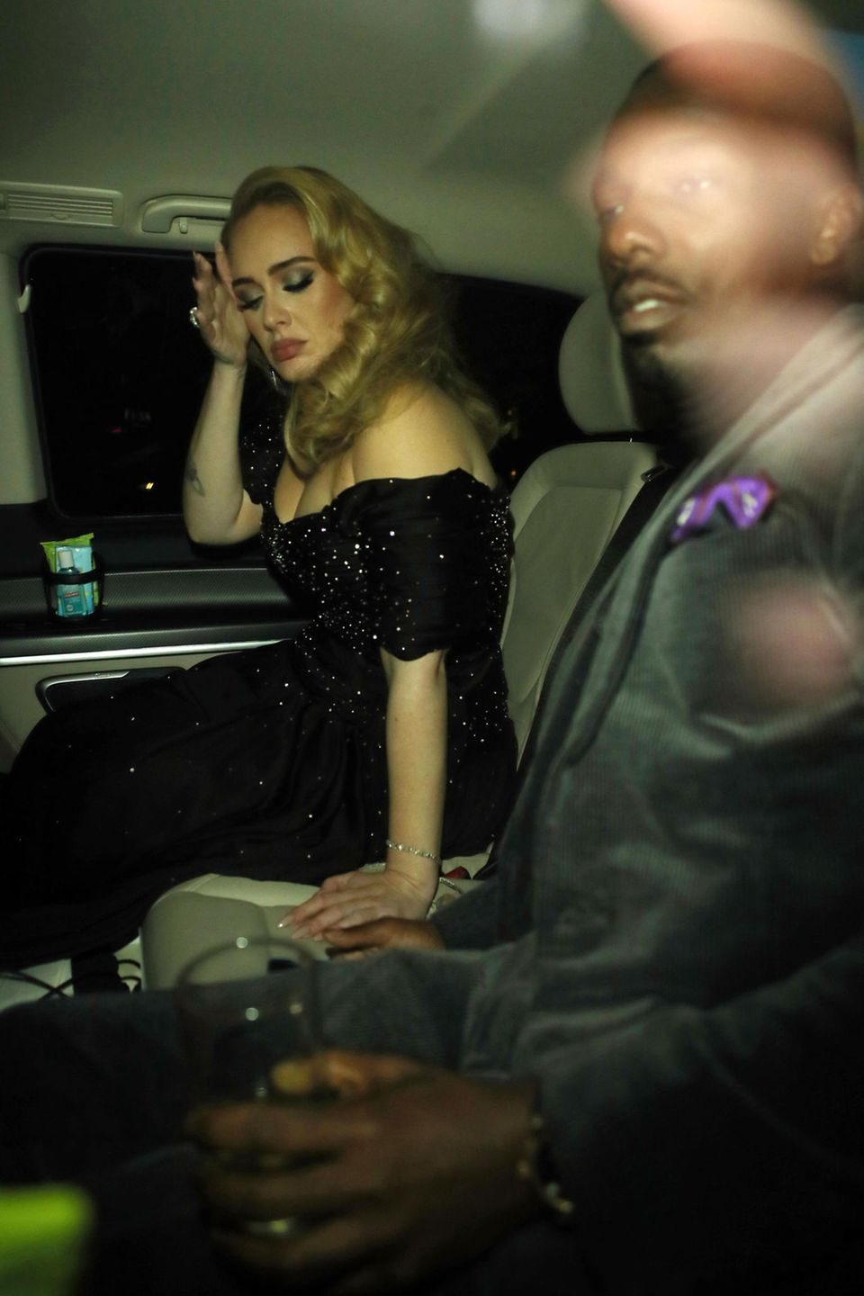 Adele zeigt sich im Glamour-Look mit Freund Rich Paul: Im Auto