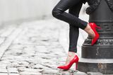 Wadenkrampf-Ursachen: Frau mit High Heels