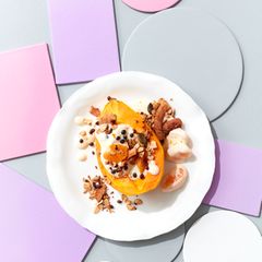 Papaya mit Tofu, Mandarine und Granola