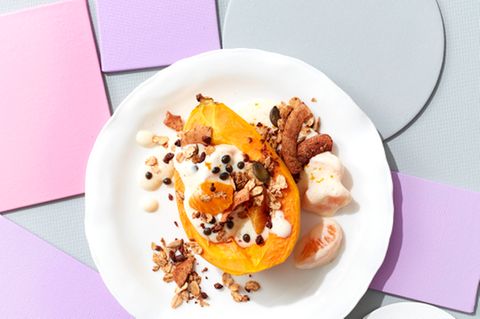 Papaya mit Tofu, Mandarine und Granola