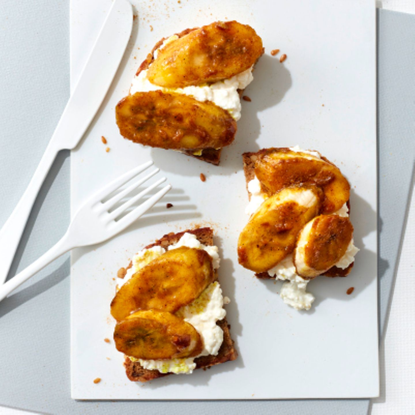 Frischkäse-Stulle mit gebratener Banane