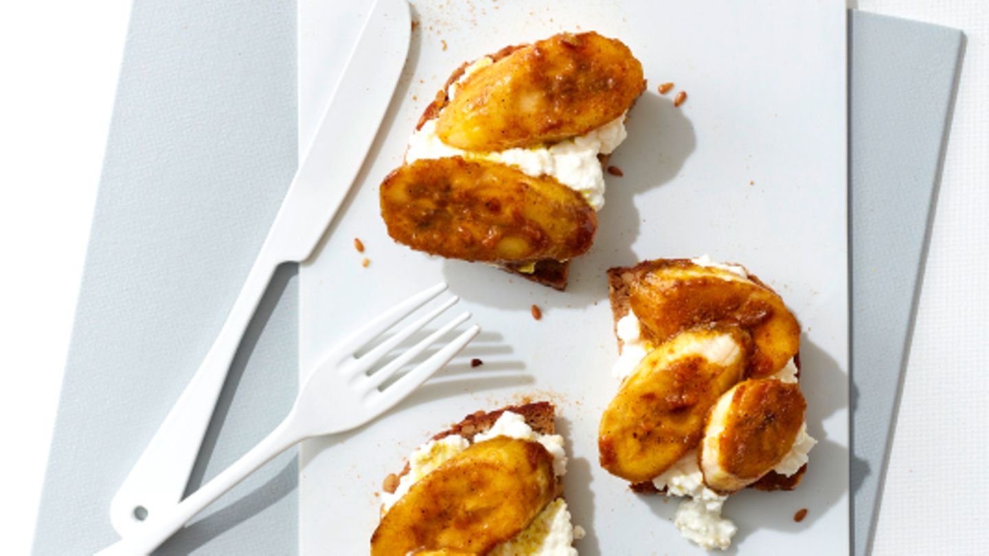 Frischkäse-Stulle mit gebratener Banane | BRIGITTE.de