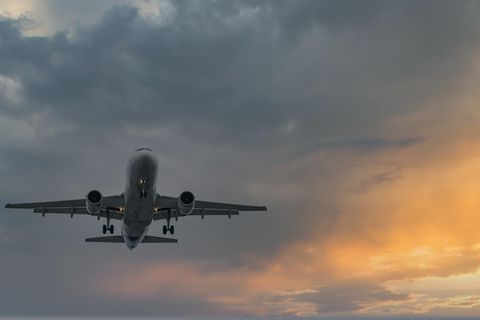Neue Corona-Variante nachgewiesen: Erster Fall in Europa: Bundesregierung schränkt Flüge nach Südafrika ein