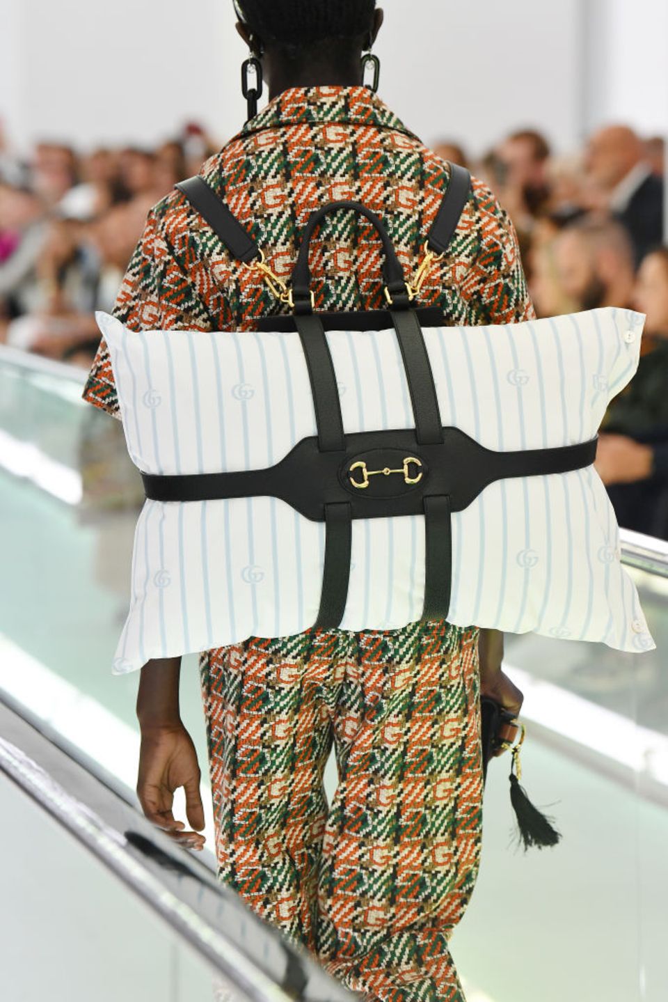 Der gemütltlichste Taschentrend ever: Pillow Bag auf dem Laufsteg für Gucci