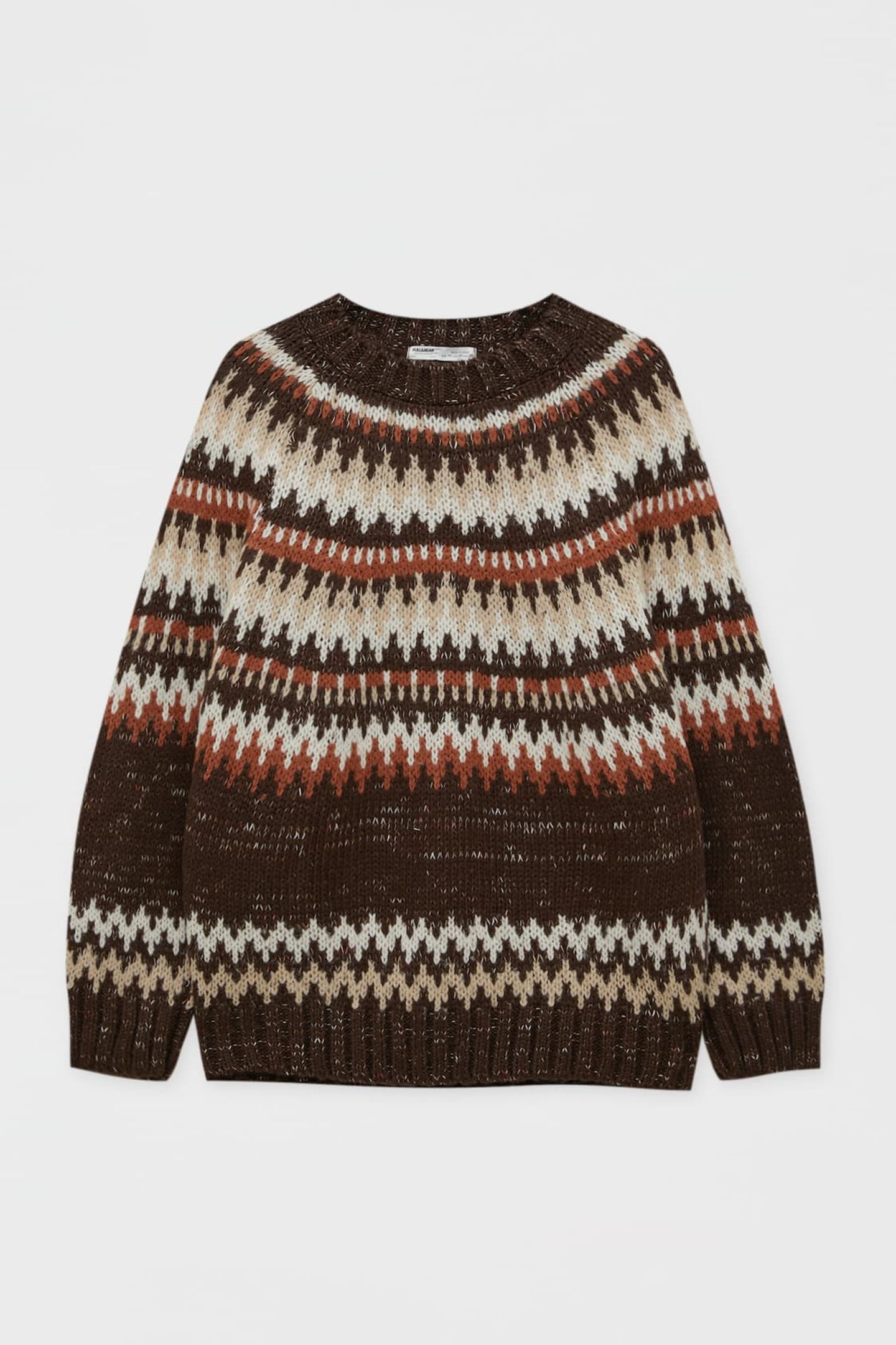 Der gemütliche Pullover aus weichem Strick hält nicht nur schön warm, sondern peppt auch jedes Weihnachtsoutfit auf. Von Pull & Bear, ca. 36 Euro.
