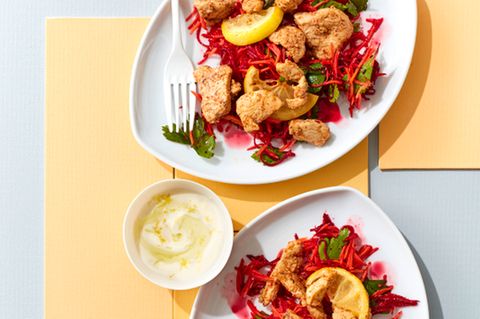 Rote-Bete-Möhren-Salat mit Hähnchen