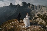 International Wedding Photographer of the Year 2021: Brautpaar in den Bergen