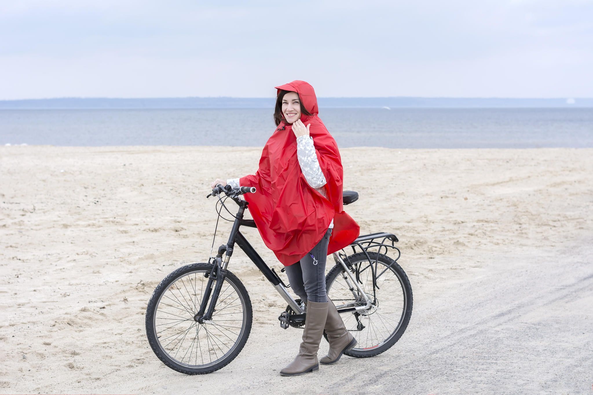 Snikken leider beven Regenponcho fürs Fahrrad: Diese 6 Modelle halten dich sicher trocken |  BRIGITTE.de
