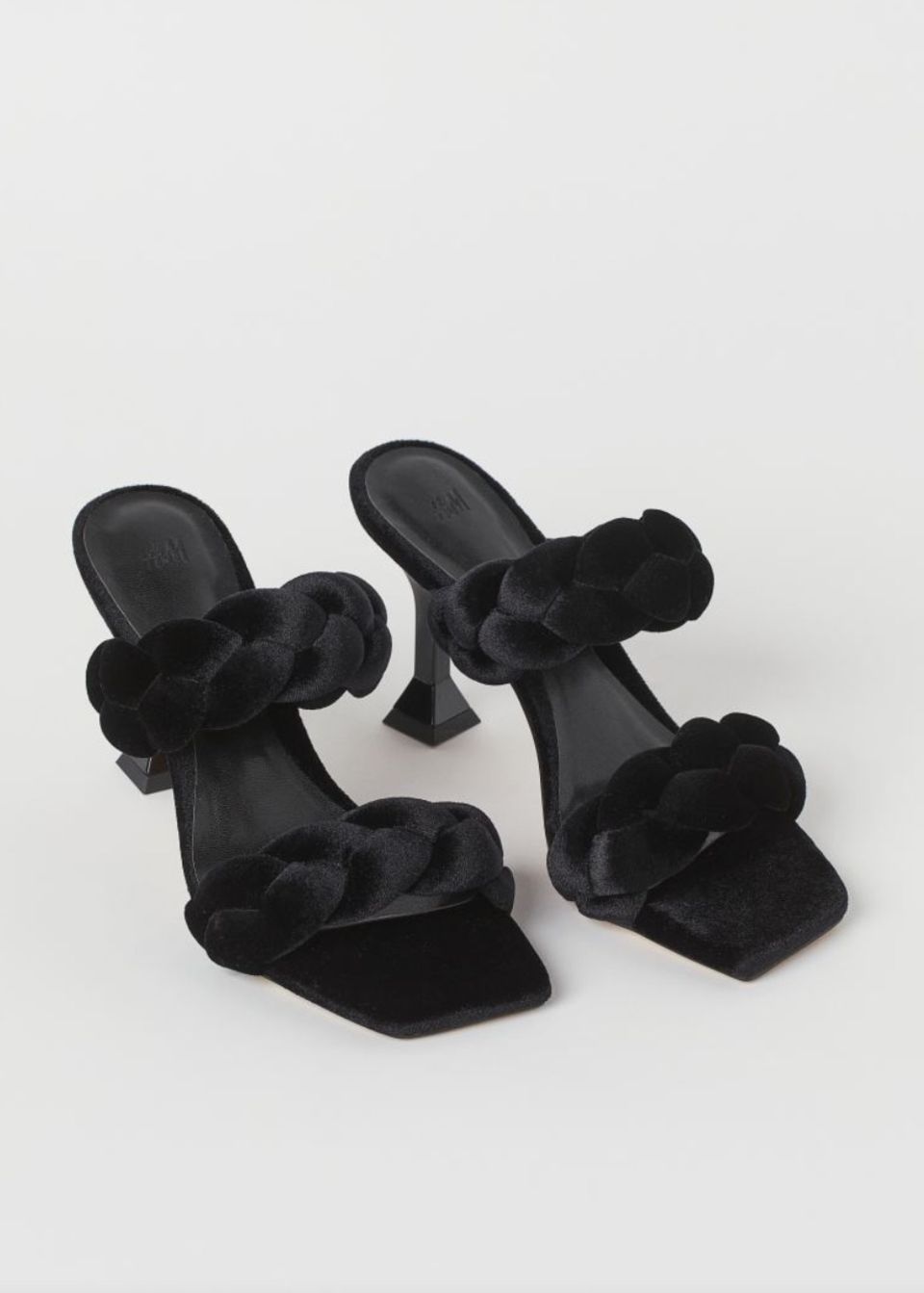 Geflochtene Sandaletten aus Samt in Schwarz von H&M