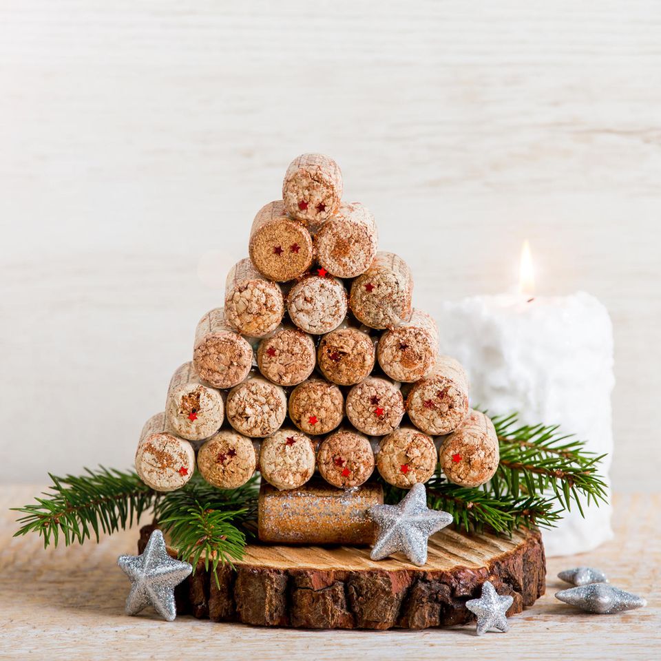Upcycling Ideen Weihnachten: Tannenbaum aus Korken