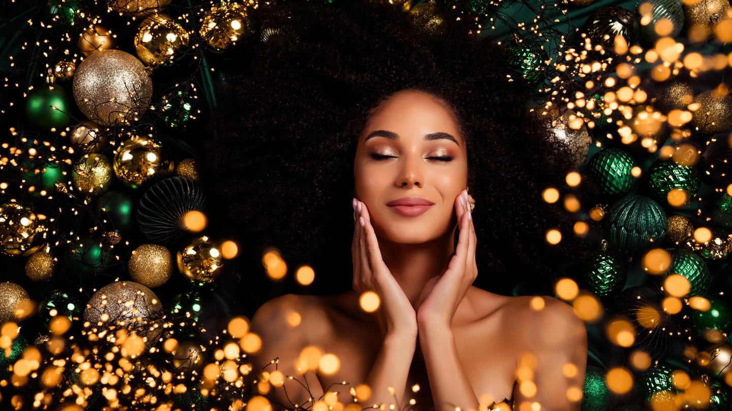 Weihnachtlicher-Pers-nlichkeitstest-Das-verr-t-die-Farbe-deiner-Christbaumkugeln-ber-deine-Pers-nlichkeit