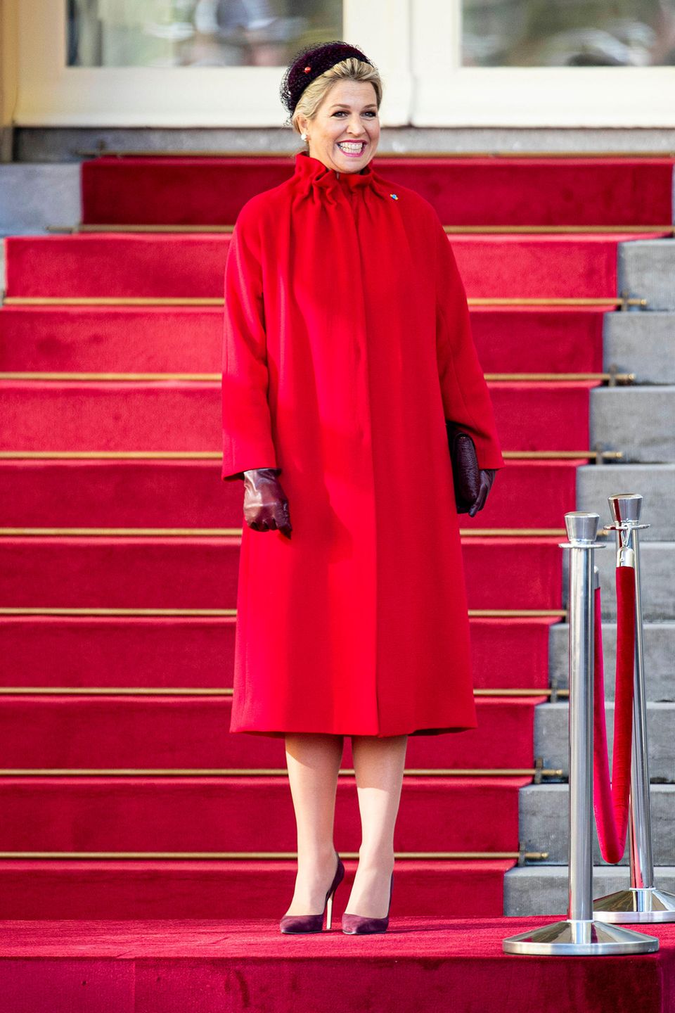 Königin Máxima setzt auf die Trendfarbe Rot.
