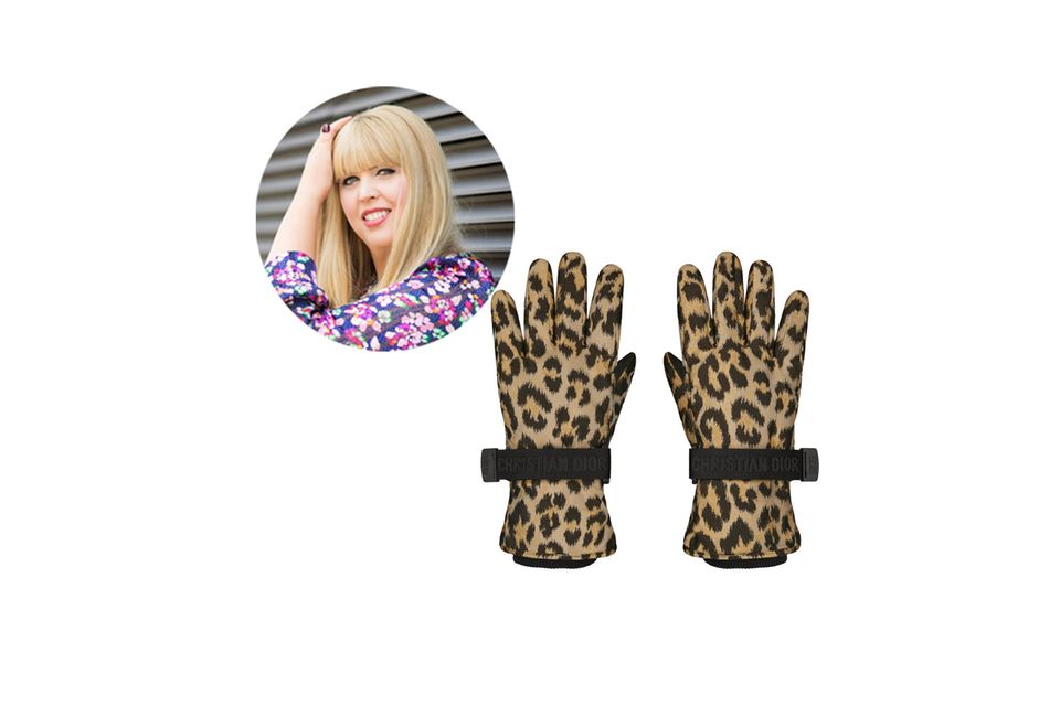 We Try Before You Buy: Erst kürzlich habe ich, Nane, Head of Fashion, wieder ein schwarzes Paar Handschuhe in einem Restaurant "verloren". Diesen Hingucker von Dior werde ich ganz bestimmt niemals irgendwo liegen lassen. Erst kürzlich habe ich, Nane, Head of Fashion, wieder ein schwarzes Paar Handschuhe in einem Restaurant "verloren". Diesen Hingucker von Dior werde ich ganz bestimmt niemals irgendwo liegen lassen.